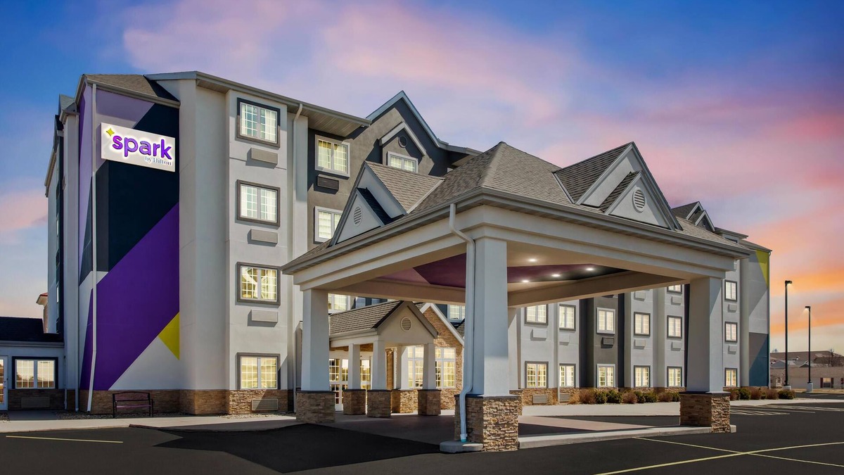 Rochester Hotel | Spark by Hilton Rochester South