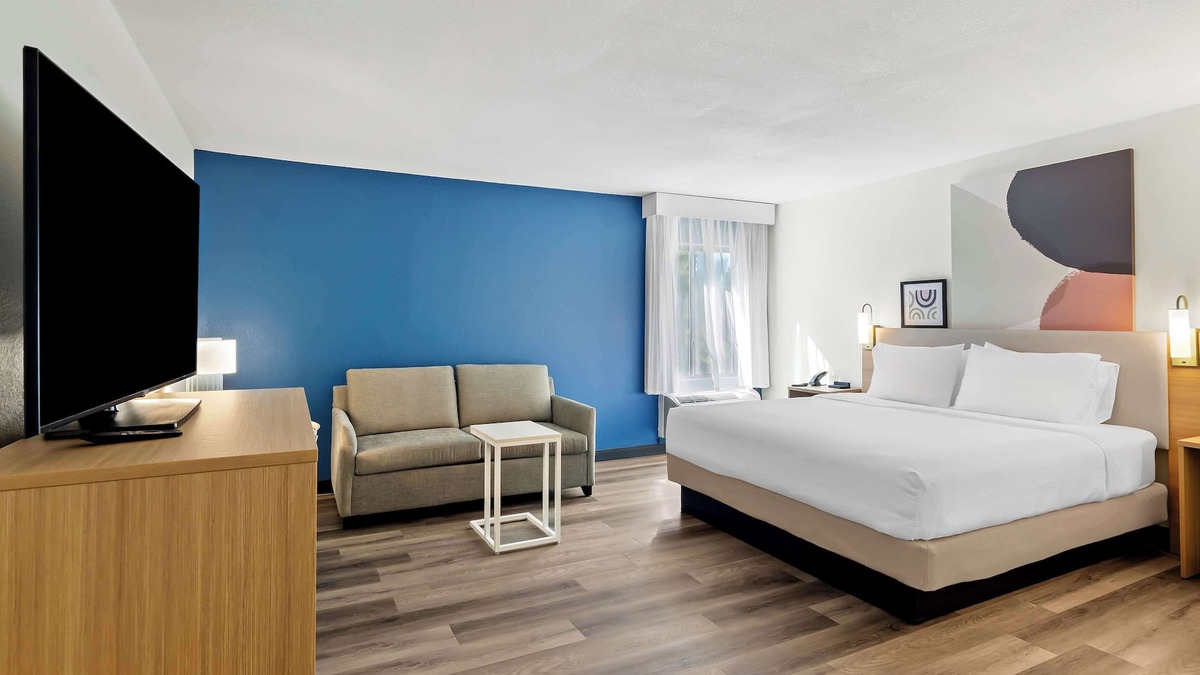 Winston - Salem Hotel | Spark by Hilton Winston-Salem University