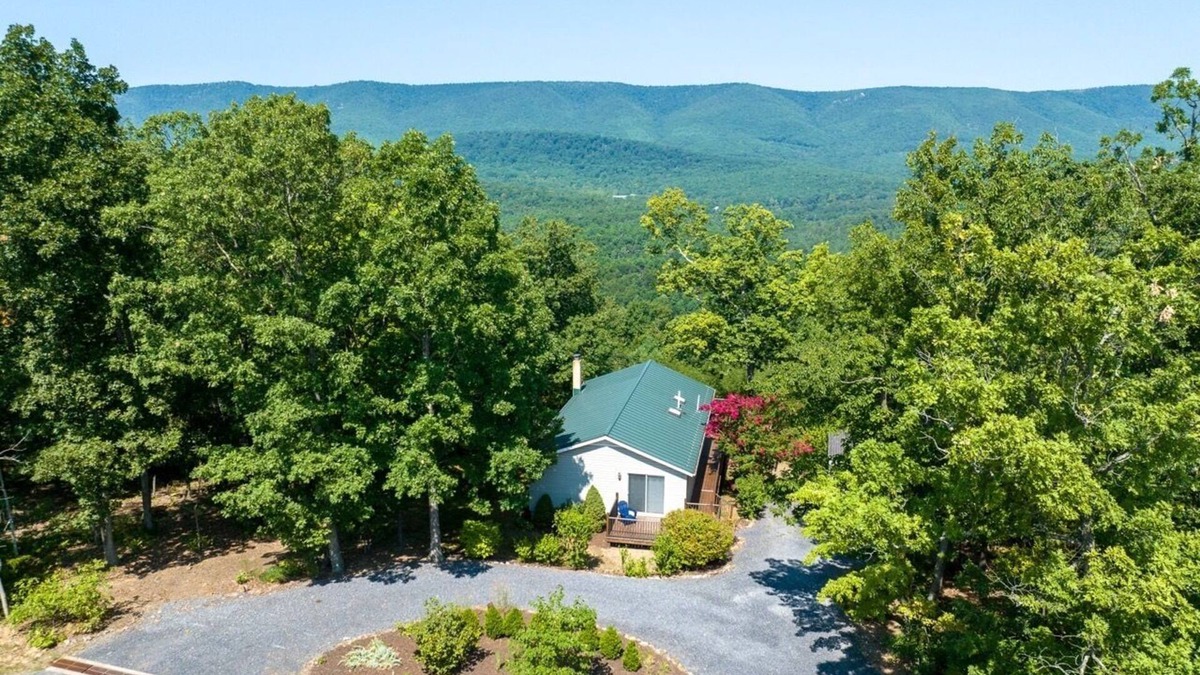 Bergton Cabin | Sparkling Bear Lodge | Epic views! | Touch the stars
