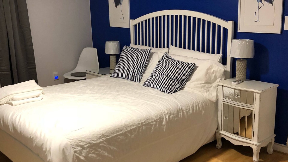 Ludlam Apartment | Sparkling Clean ✨Beautiful Brand New Designer Studio with Pool Access