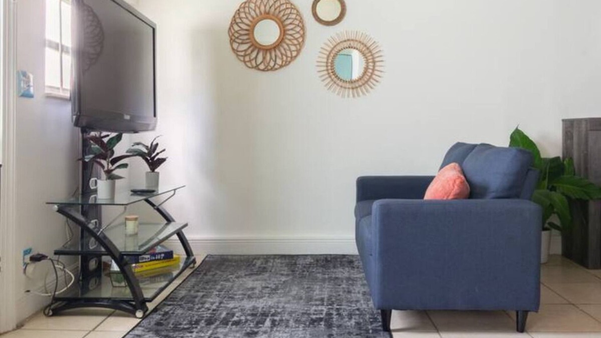 Seybold Apartment | Sparkling Clean, cozy Guesthouse 3 minutes to Wynwood & Art District