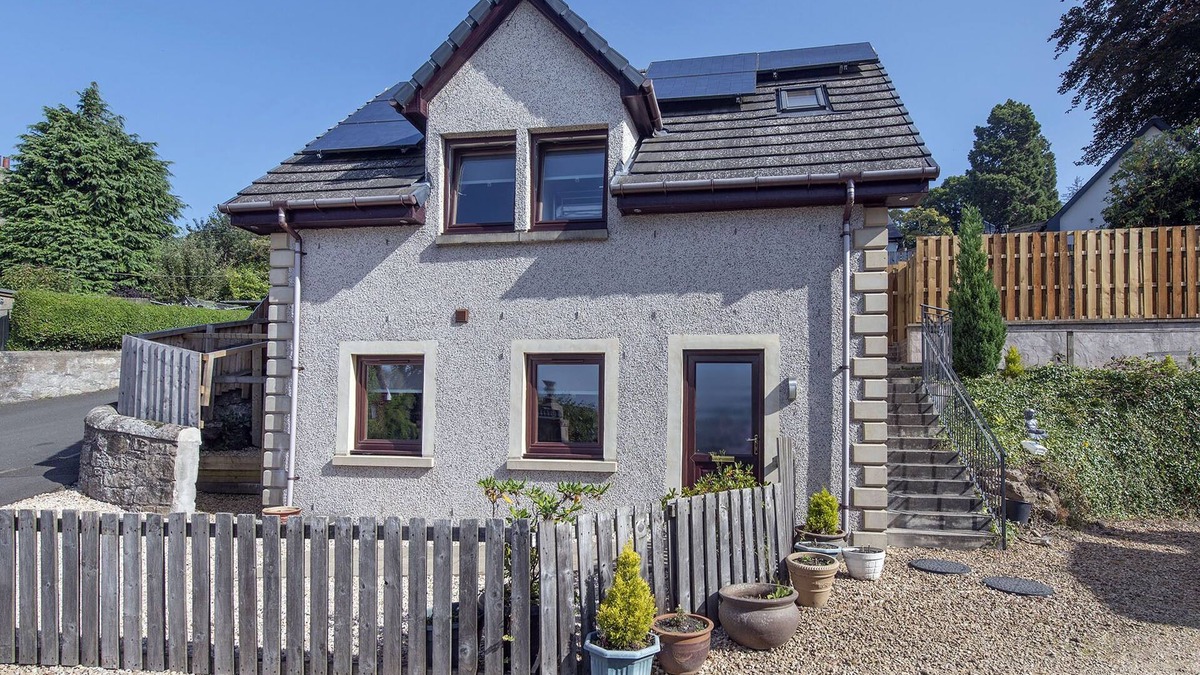 Tillicoultry House | Sparkling Clean Fabulous views of Stirling Castle