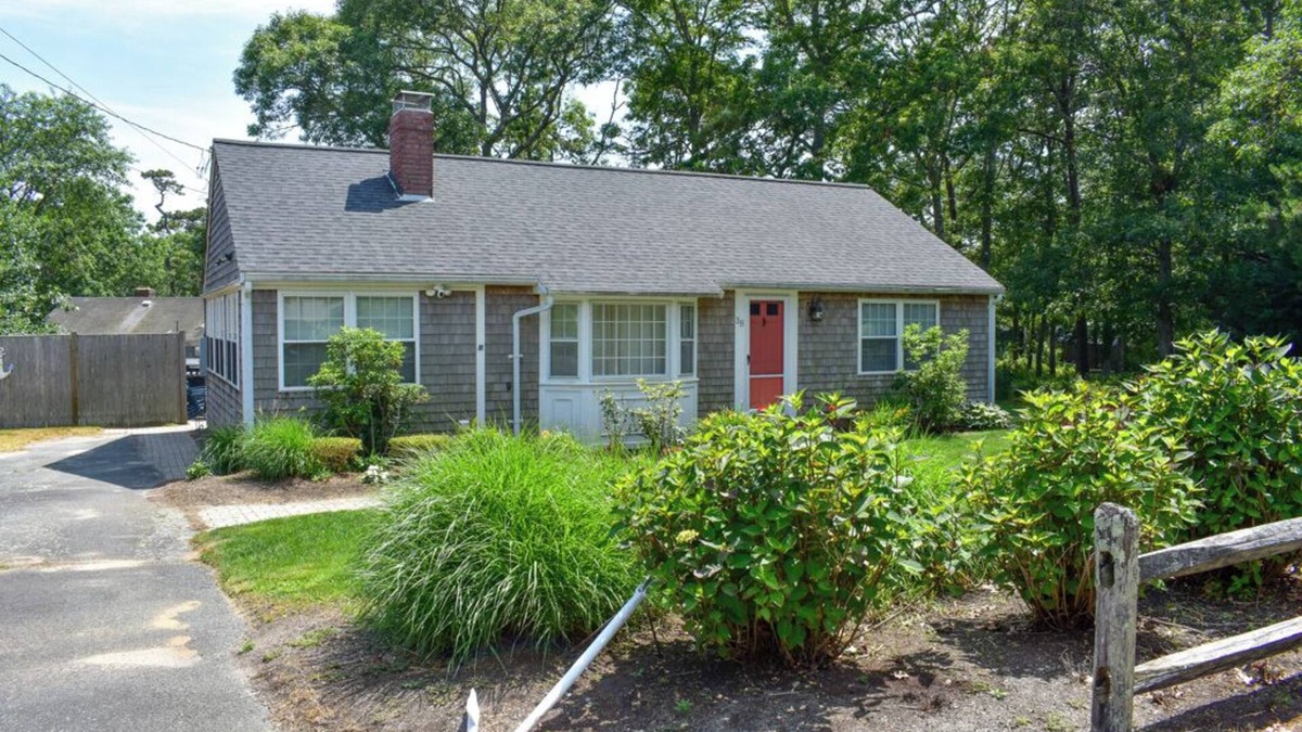West Dennis House | Sparkling Clean, Fully Renovated 2 bedroom West Dennis Gem!