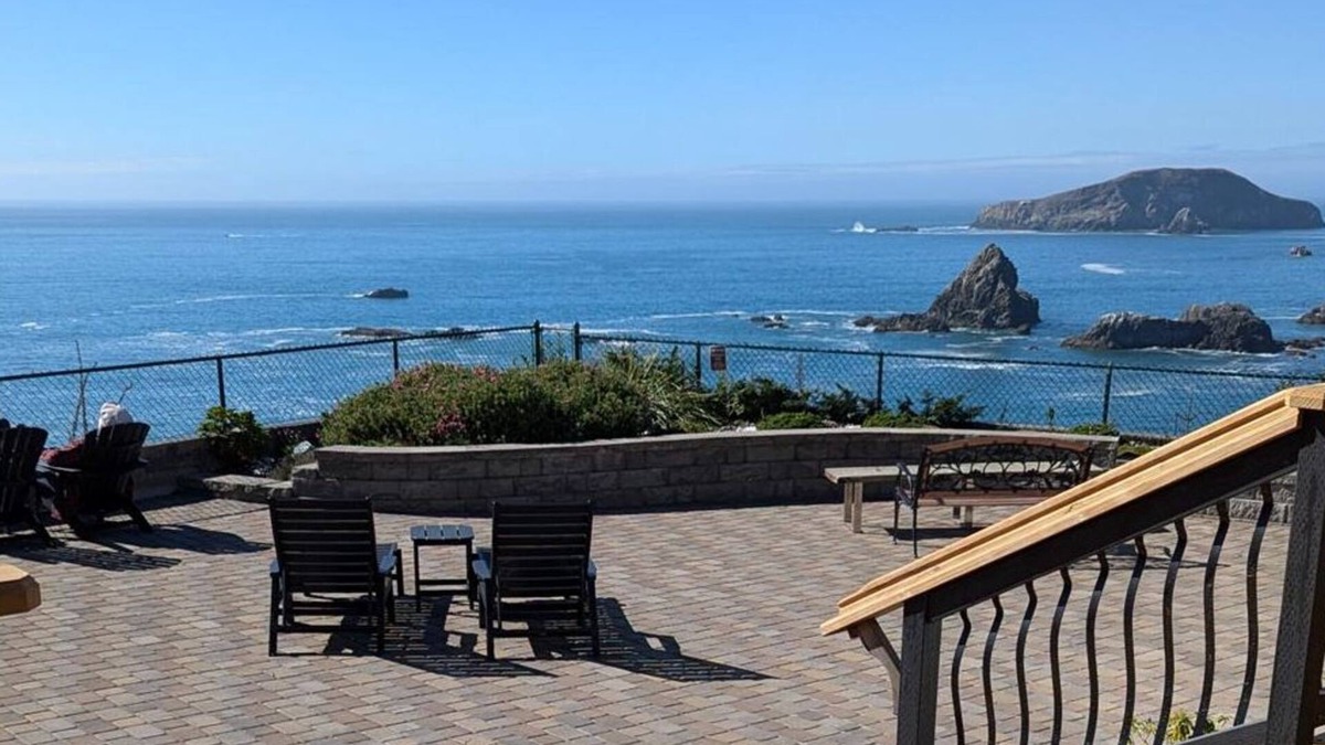 Brookings House | Sparkling Clean, Private & Quiet! Amazing Ocean Views [3]