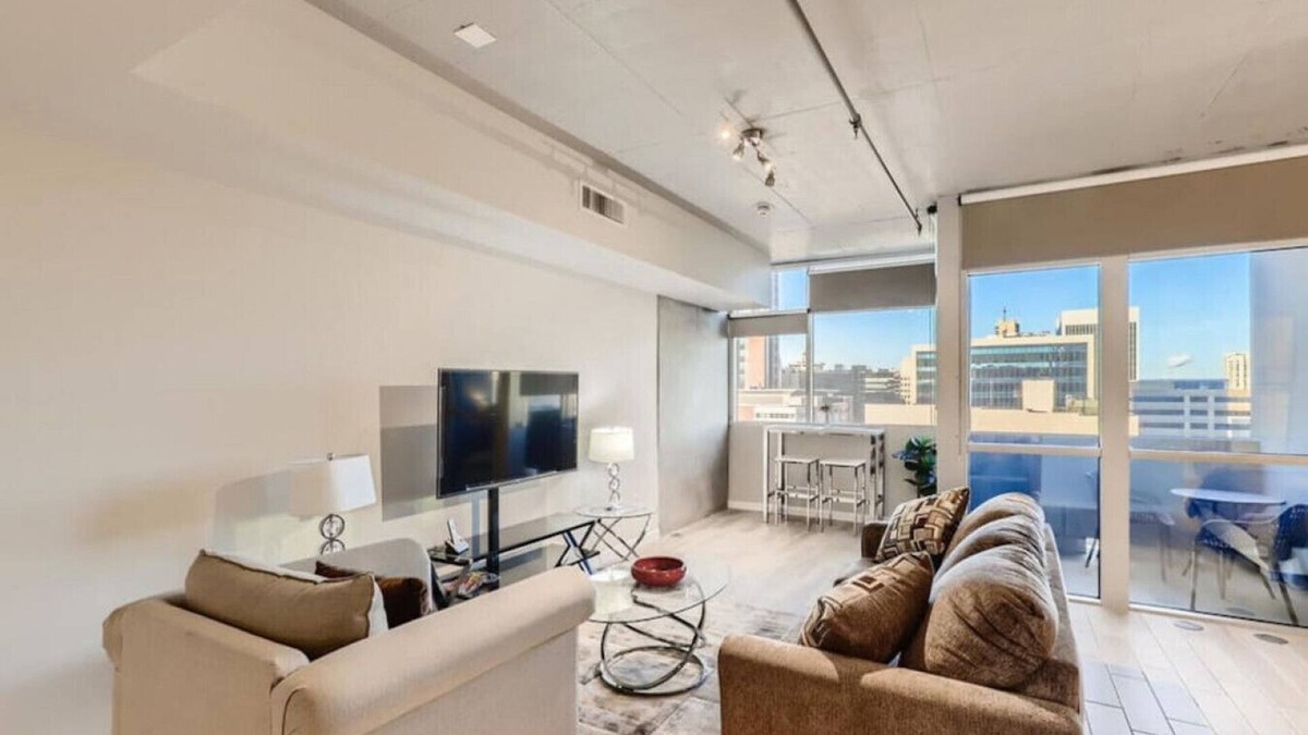 Downtown Las Vegas Condo | Sparkling Jewel byFremont-1queen1sofabedAmenities