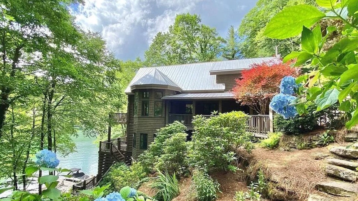 Glenville Cabin | Sparkling Waters Lakefront Retreat | Scenic Lake Glenville & Mountain Views With Hot Tub