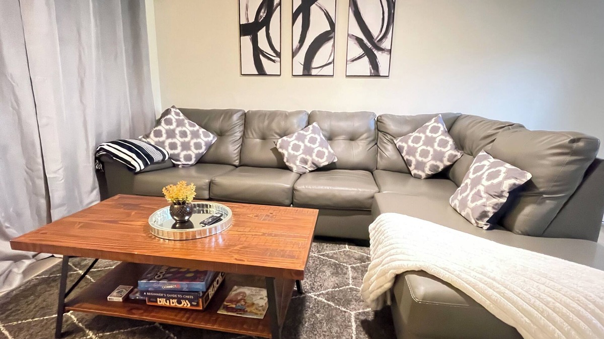 White Stone House | Spartanburg Golf/Fast WiFi/great for Work & Family Friendly