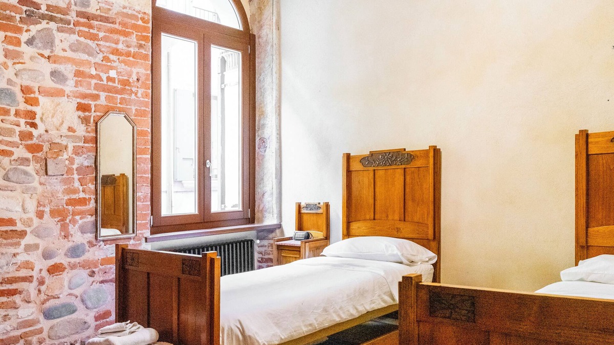 Sud-Est Apartment | Spazio Seicentesco: 2-bedroom apartment in Verona's city centre with WiFi and AC