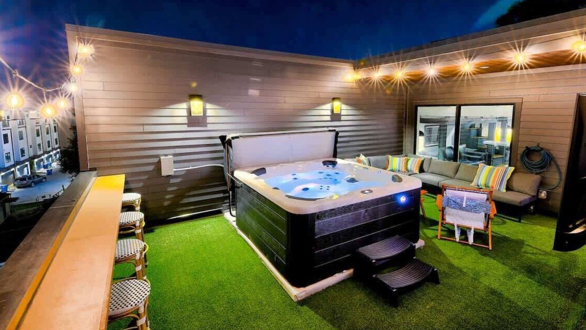 Katie Hill Neighborhood House | Speakeasy 4 bedroom home - Hot Tub - Game Room!