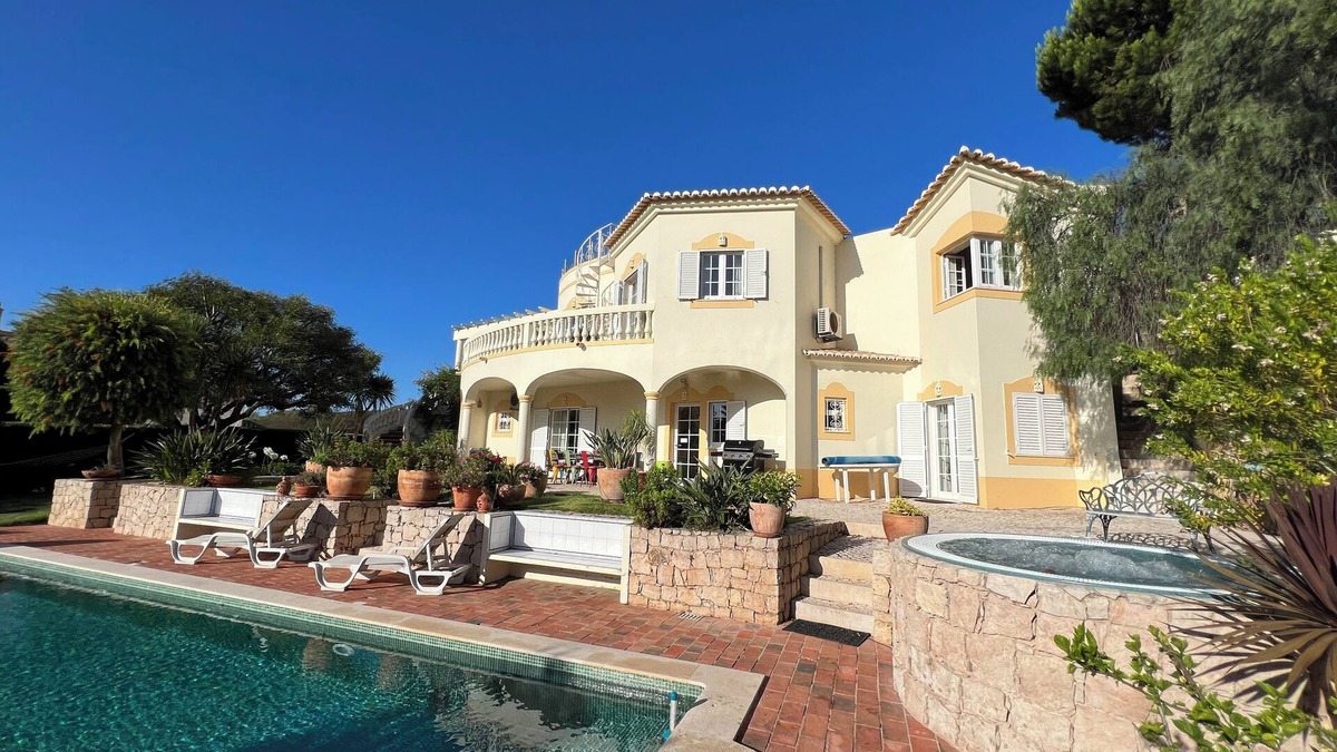 Vila do Bispo Villa | Spectacular Villa, with heated pool, air con and hot tub.