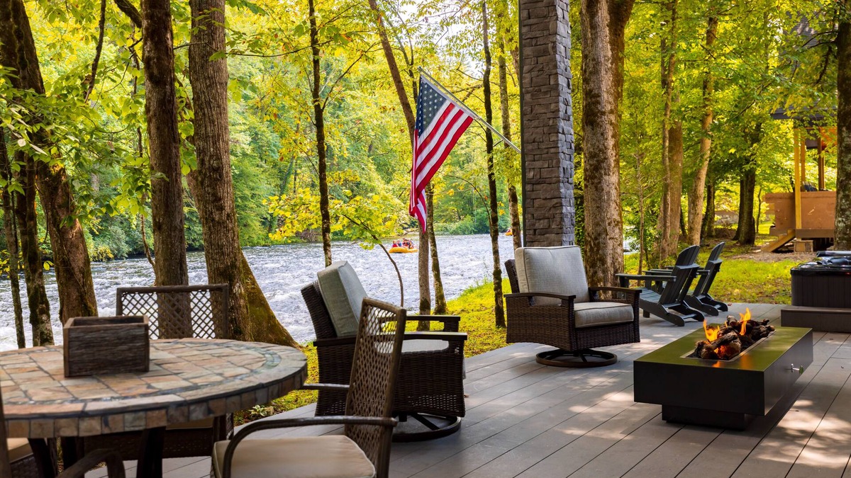 Nantahala Cabin | SPECIAL 20% OFF Month Of NOV Cabin on Nantahala River with Hot tub