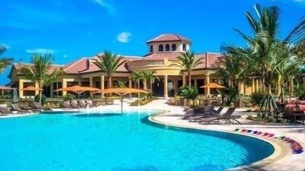 Naples Condo | Special Offer! 2BR+Den Condo in Treviso Bay – Near Beaches | Book & Save