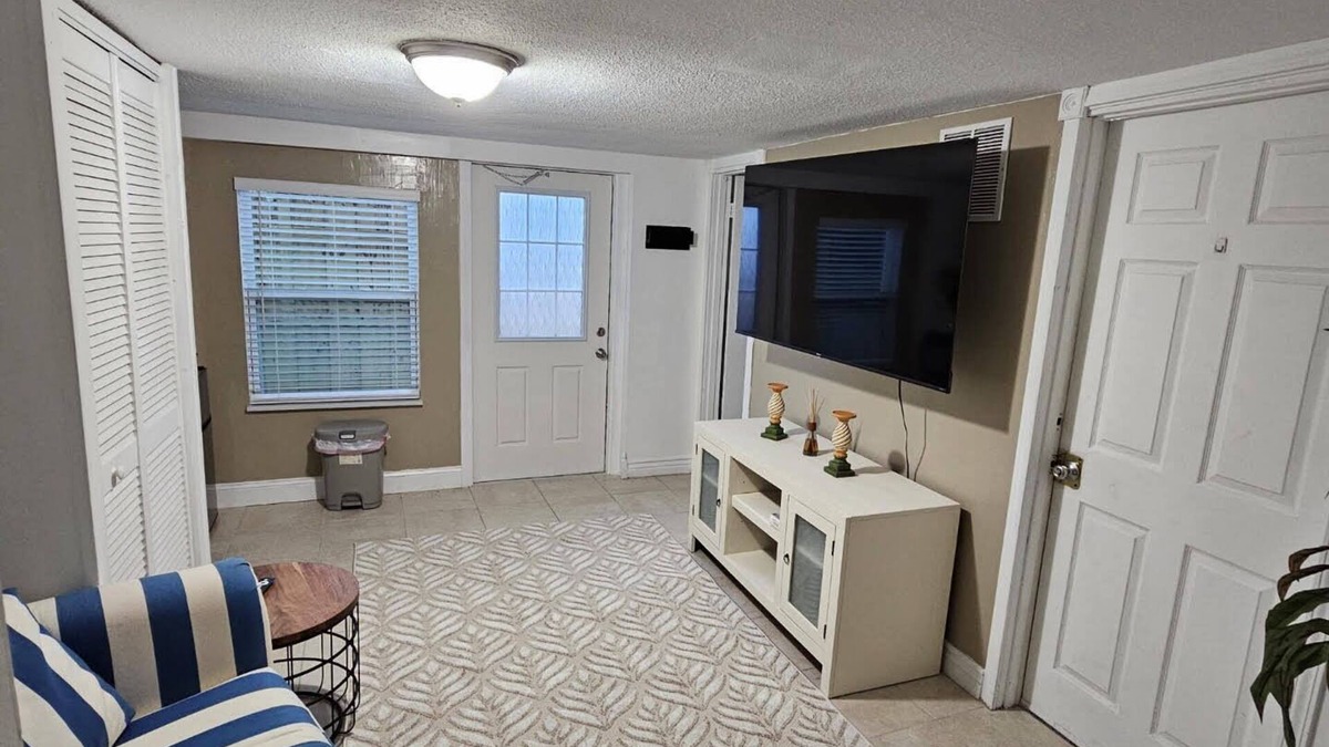 Hampton Homes Apartment | SPECIAL RATES Merritt Island, Port Canaveral, USSSA - Private One bedroom Suite