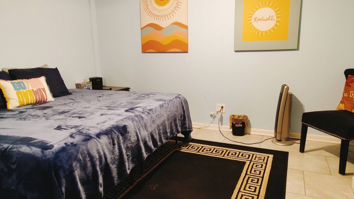 Evanston Apartment | Special Skevanston Space 2mi to Northwestern University & beach