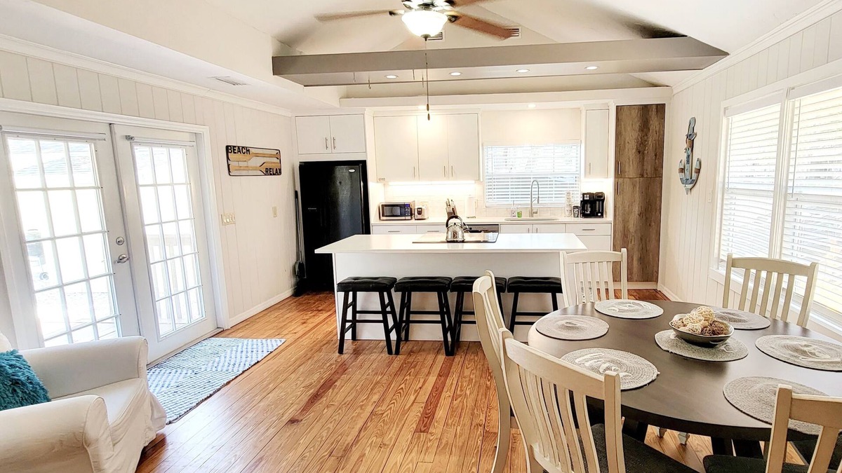 South Sarasota House | Specious and renovated 2 bed 2 bath house