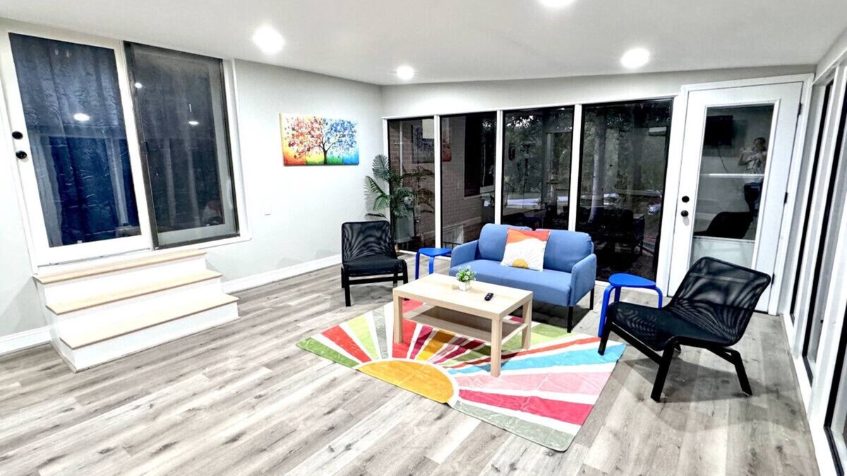 Jamestown House | Specious Morden Home near Furniture Market
