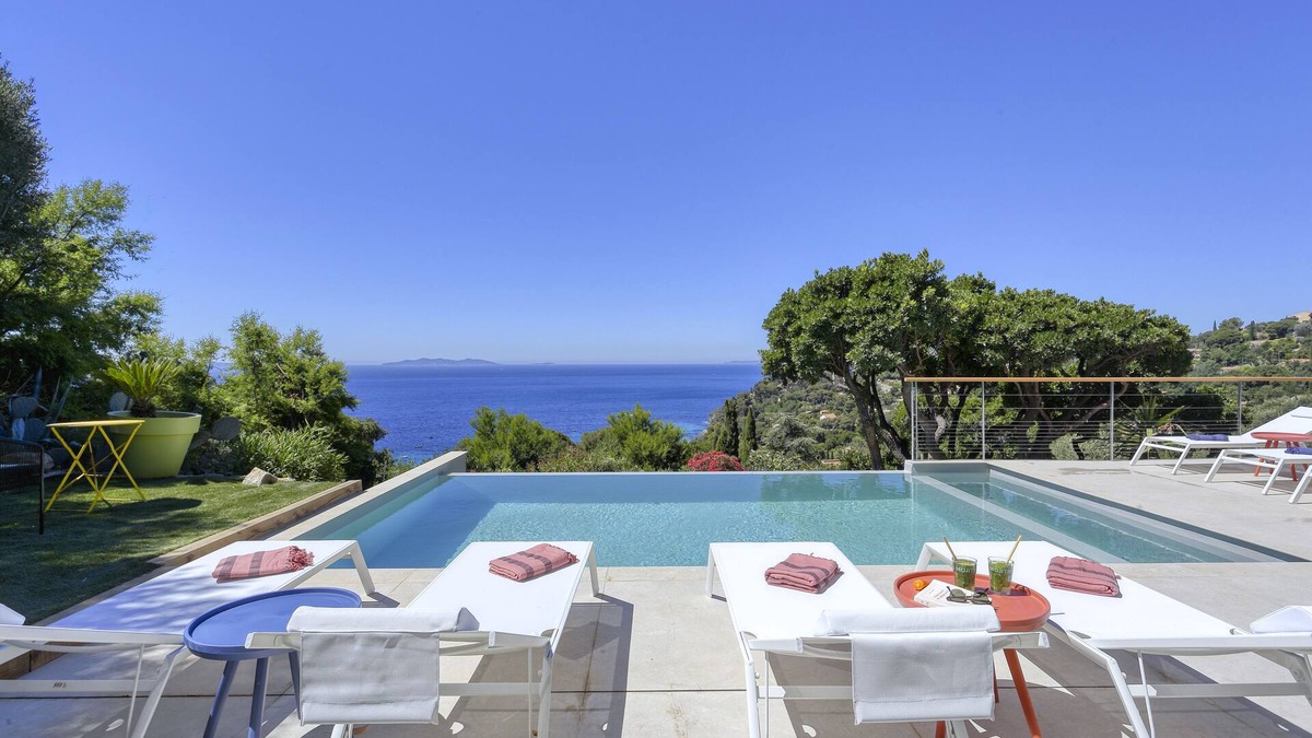 Le Rayol Villa | Spectacular sea view/shops and beach within walking distance/Luxury