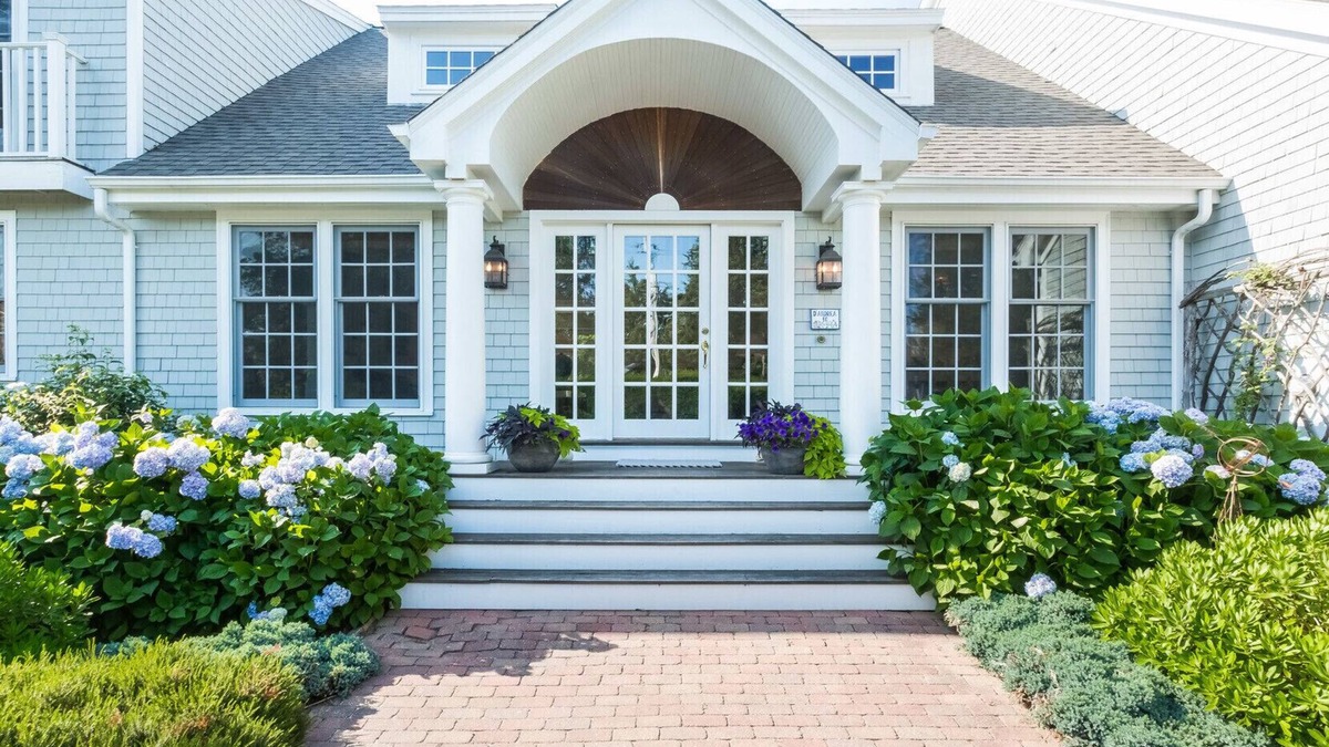 Watch Hill House | SPECTACULAR 5 BR/3BA HOME - WALK TO BEACH - WATCH HILL!