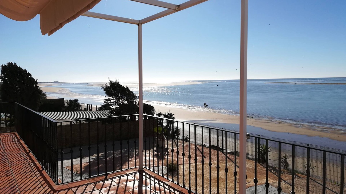 Laguna de El Portil Ski Chalet | Spectacular and independent villa, first line of the beach in Huelva