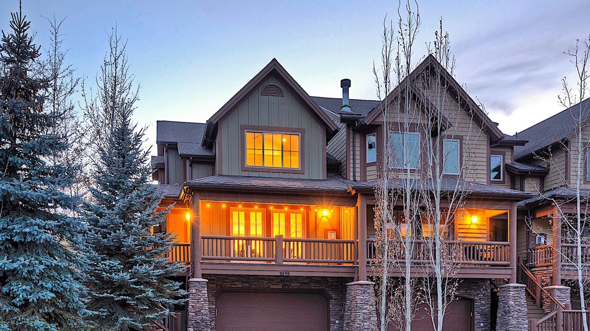 Canyon Links House | Spectacular and Spacious Home w/Free WiFi, Gas Fireplace, Washer/Dryer, & More