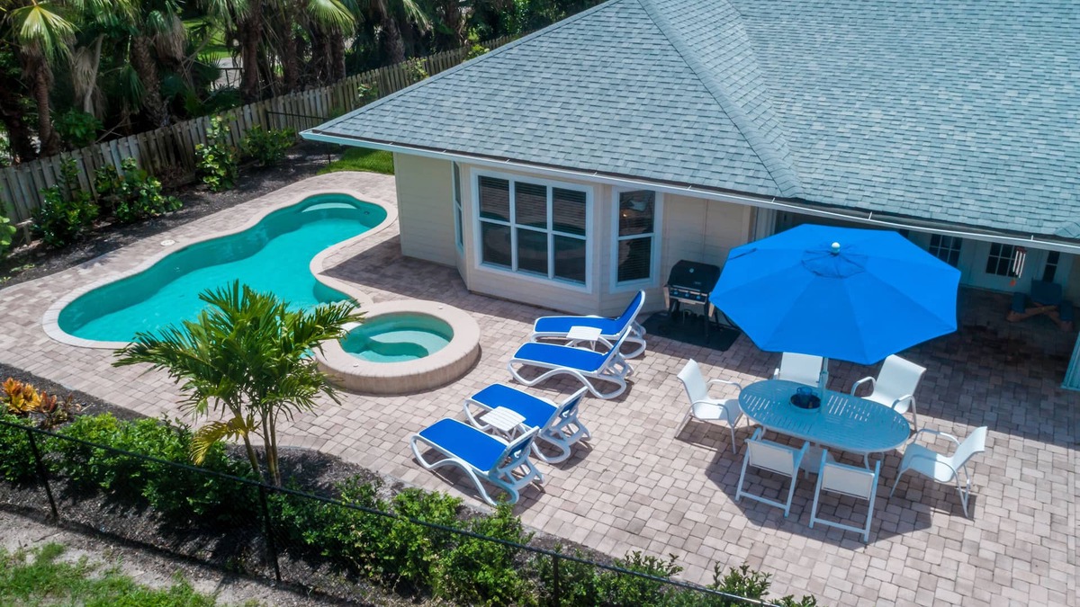 South Beach House | SPECTACULAR BEACH HOUSE, HEATED POOL, JACUZZI, CHEF'S KITCHEN.LUXURY & PRIVACY!