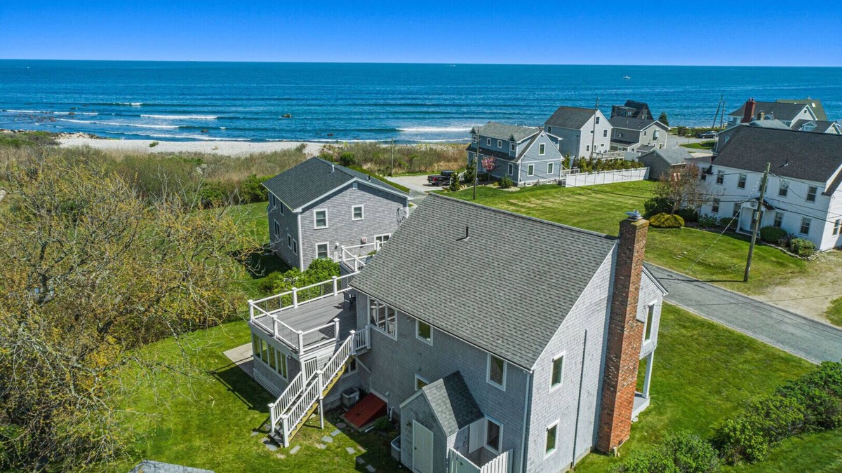 Point Judith House | Spectacular beach home, rooftop deck w/lovely ocean views, walk to water&more!