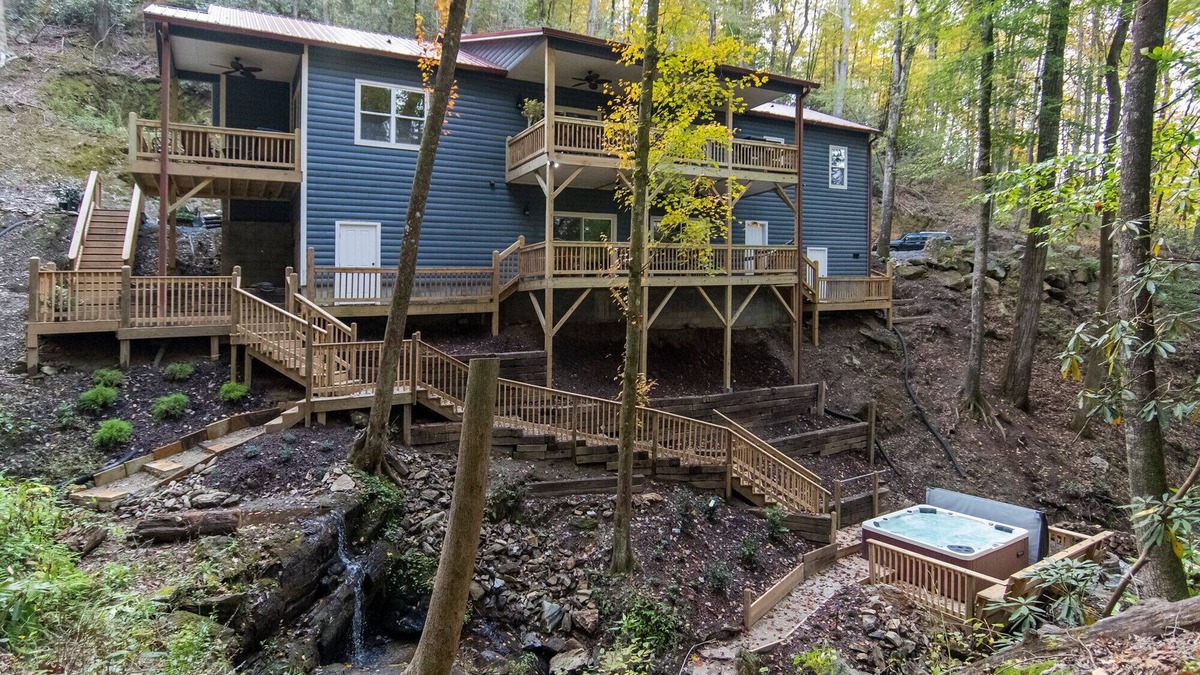 Marble House | ❤️ SPECTACULAR CABIN! 4BR for 8, Waterfalls, Hot-Tub, Fire-Pit, Private 3 acres ❤️