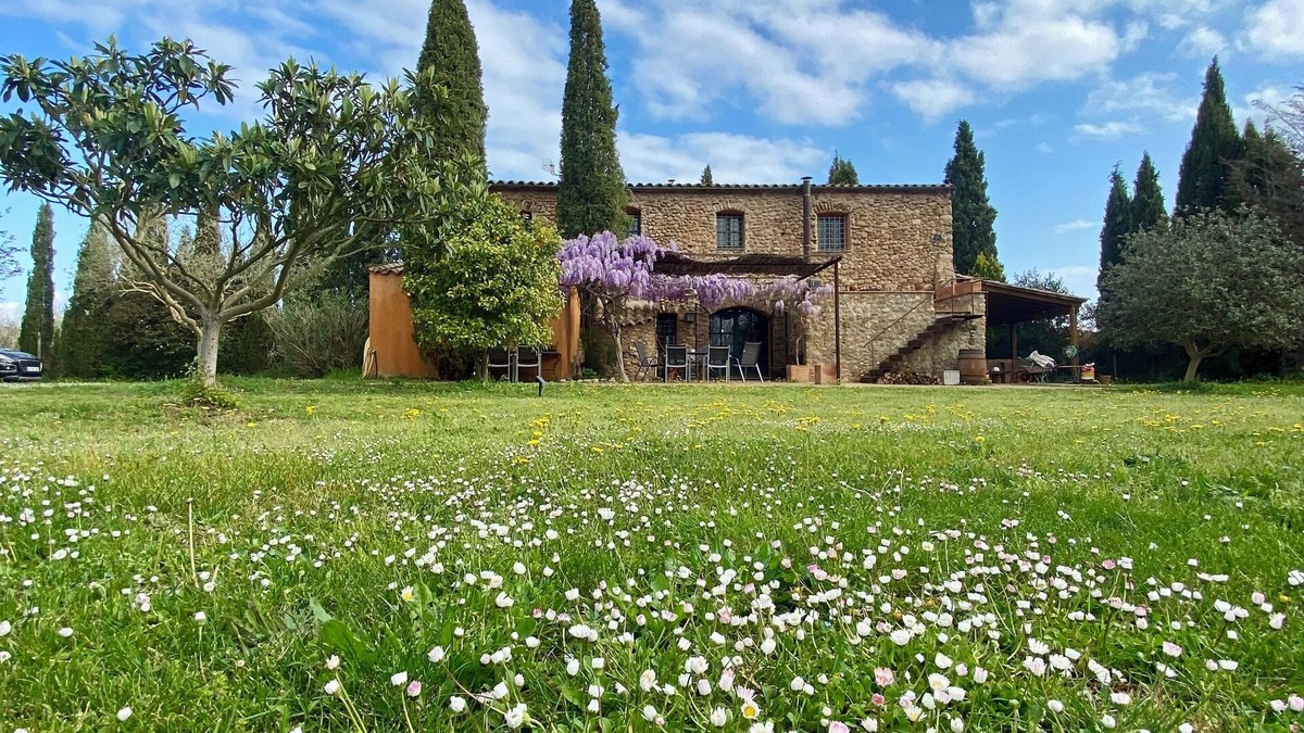 Crespia House | Spectacular countryside holiday home: swimming pool, BBQ, and high-speed WiFi