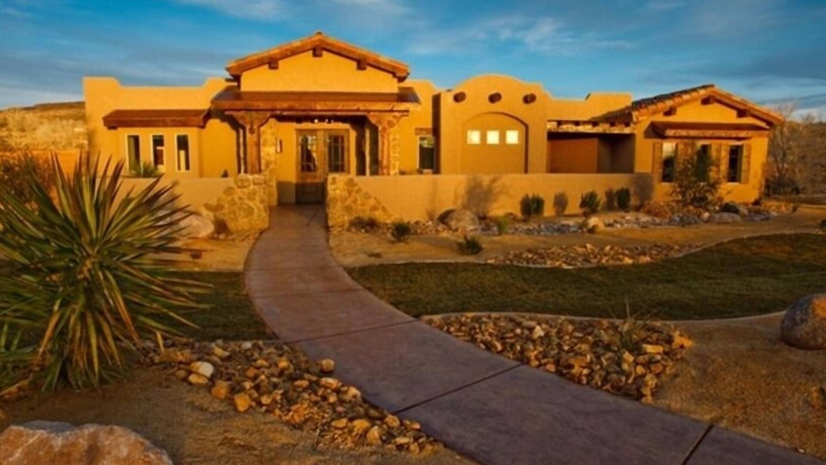 Virgin House | Spectacular Home Near Zion with Pool and Hot Tub