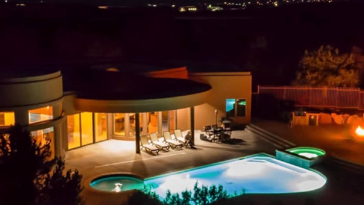 Kanab House | Spectacular Home with Private Pool and Spa and Million Dollar Views