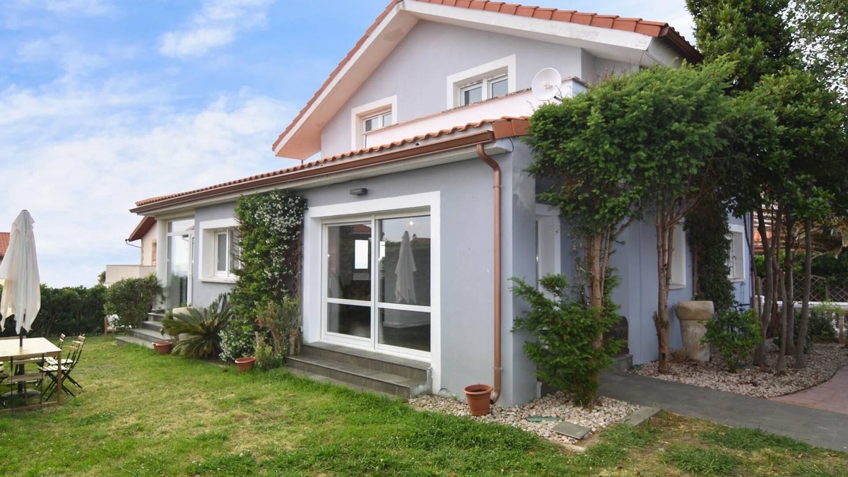 Cabo de Ajo Villa | Spectacular house with sea views