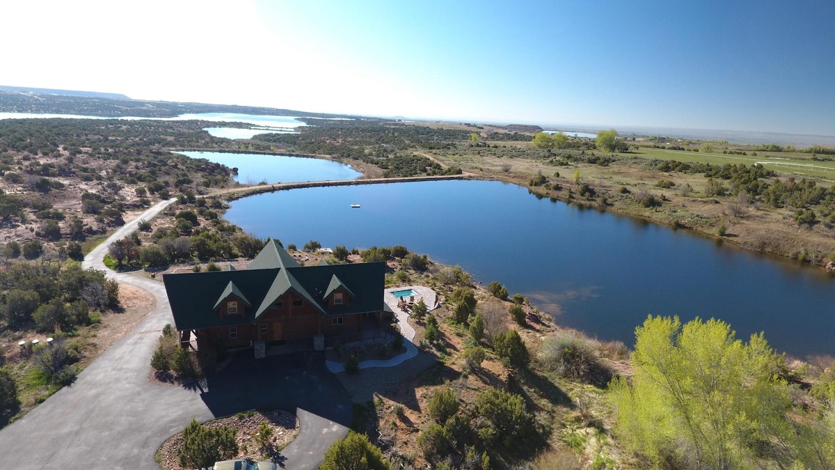 Duchesne Hotel | Spectacular Lake and Fishing Resort