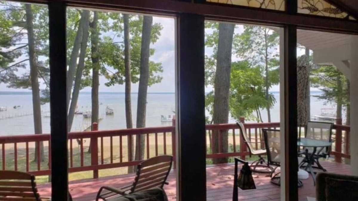 Higgins Lake Cabin | Spectacular Lakefront Cabin w/boat mooring on Higgins Lake Sleeps up to 8 people