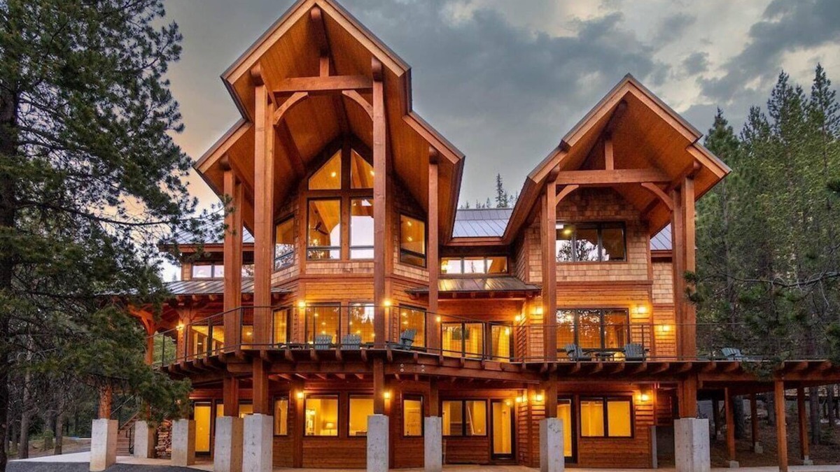 Bend Cabin | Spectacular Luxury Lodge Home w/Hot Tub, Sauna on Private Lake Sleeps 16-20 Bend