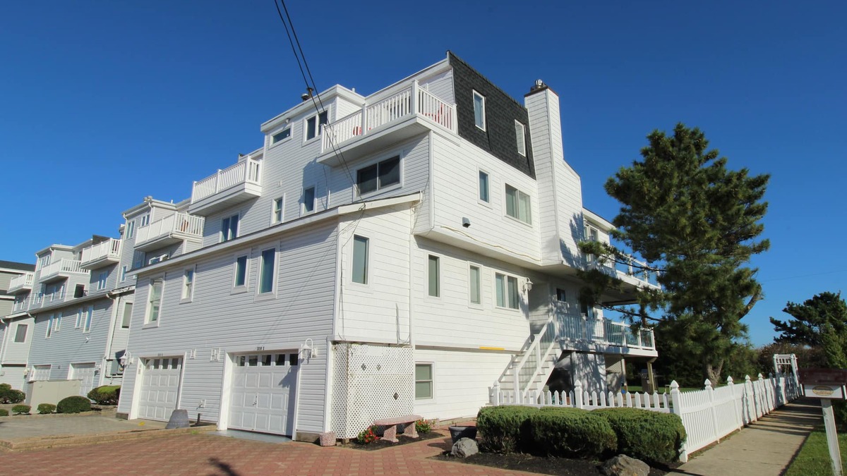 Sea Isle City House | Spectacular/modern town home is perfectly situated OCEANFRONT