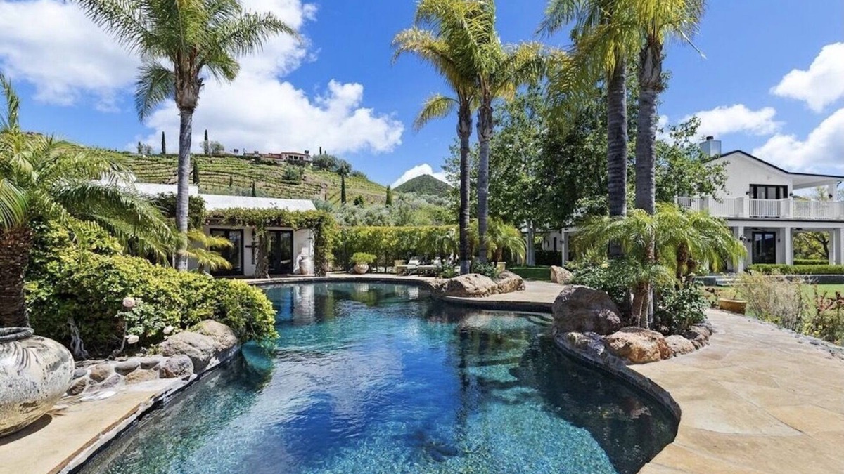 Malibu Villa | Spectacular Mountain and Vineyard views in the middle of the Malibu Wine Trail