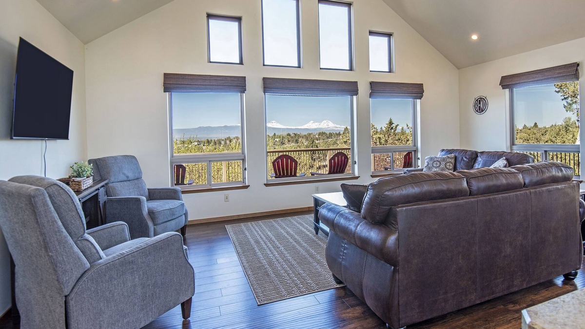 Bend House | Spectacular Mountain Views Just Outside of Bend