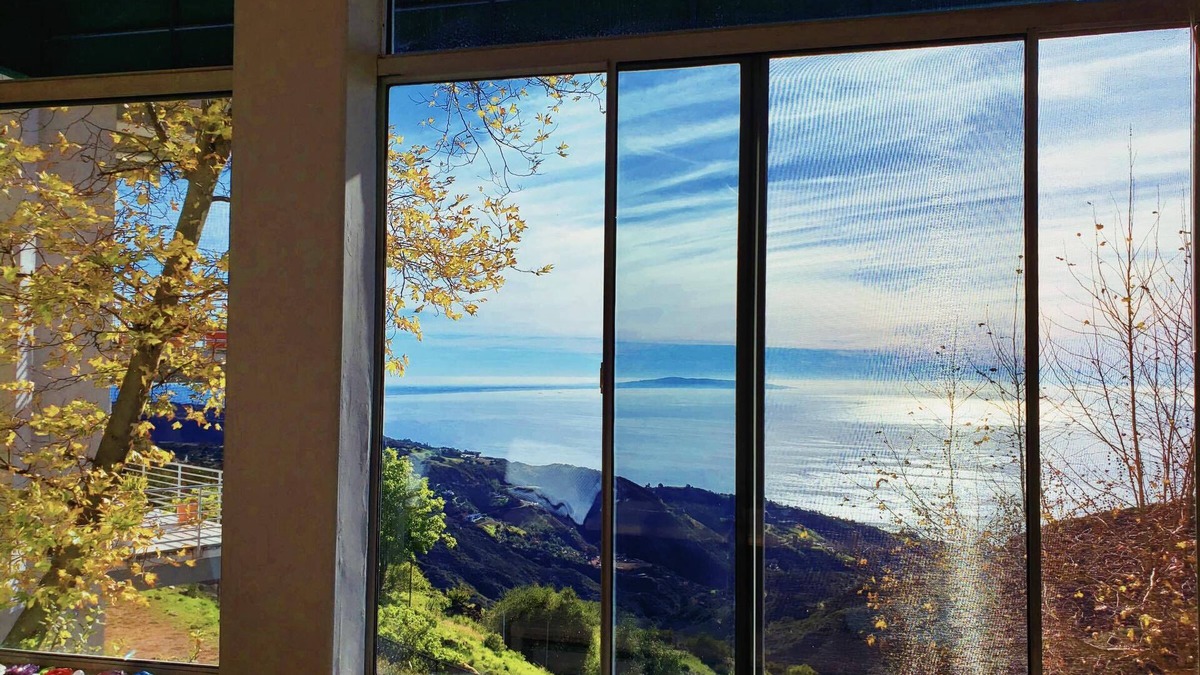 Malibu Villa | Spectacular Ocean & Mountain View Villa