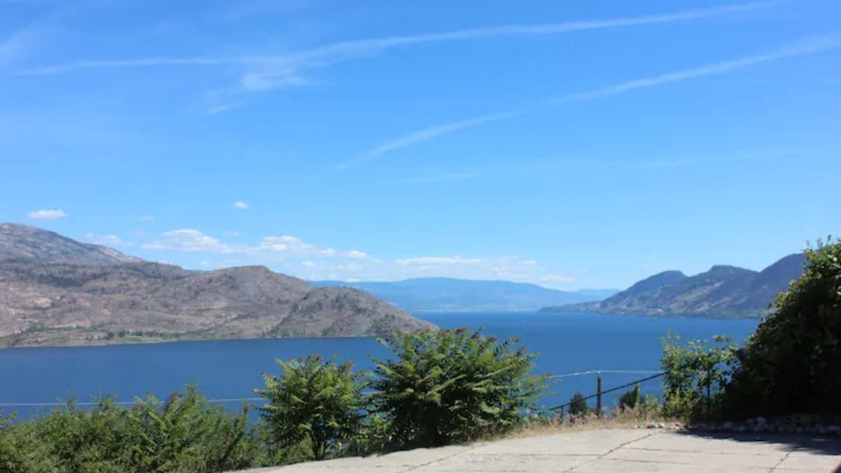 Central Okanagan House | Spectacular Panoramic Lake View