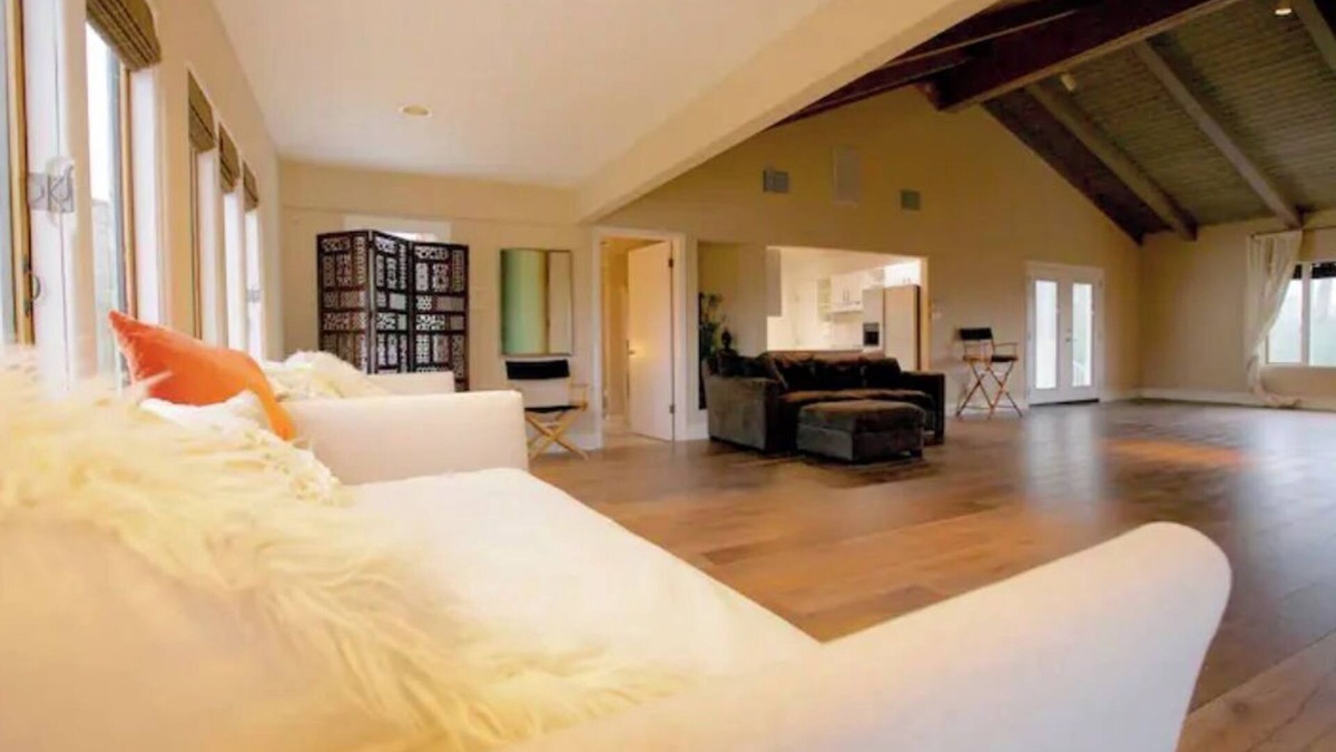 Calabasas House | Spectacular Spacious Studio and Master Suite