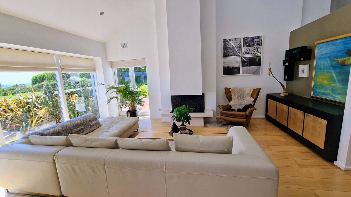 Galway House | SPECTACULAR, UNINTERRUPTED SEA VIEWS - 3 MINUTES DRIVE TO FINE DINING