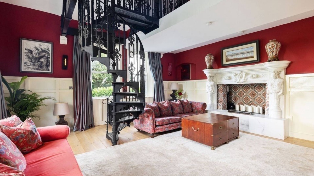 Bray Apartment | Spectacular Victorian unique home