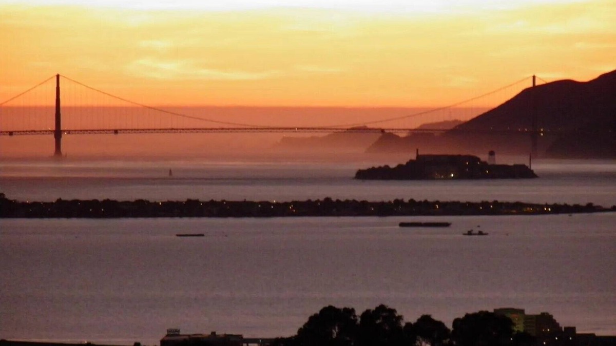 Upper Rockridge House | Spectacular views of Golden Gate & Alcatraz- 4 BR,3.5 BA home in Upper Rockridge