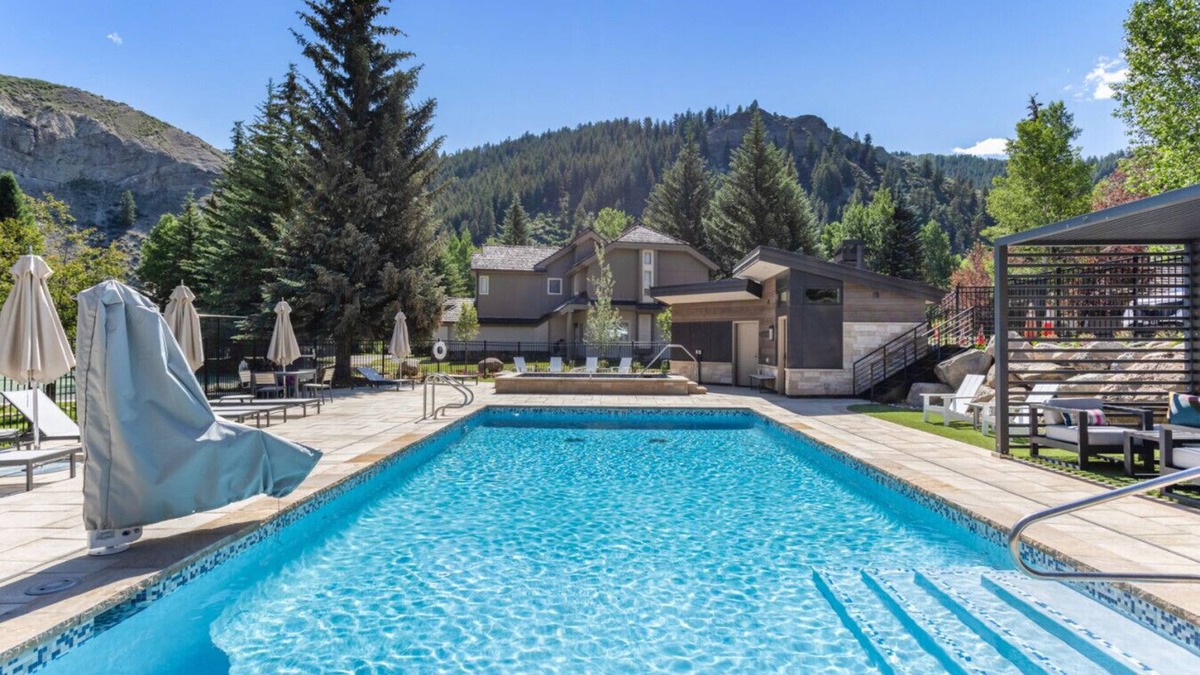 Avon House | Spectacular views | Private Hot Tub | Sleeps 16