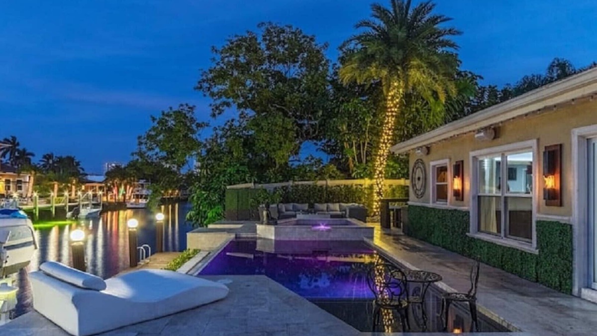 Pompano Isles House | Spectacular Waterfront House! Tiki & Heated Pool/Hot Tub