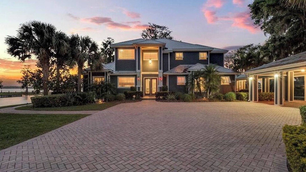 Cypress Gardens House | Spectacular Waterfront Home in Winter Haven