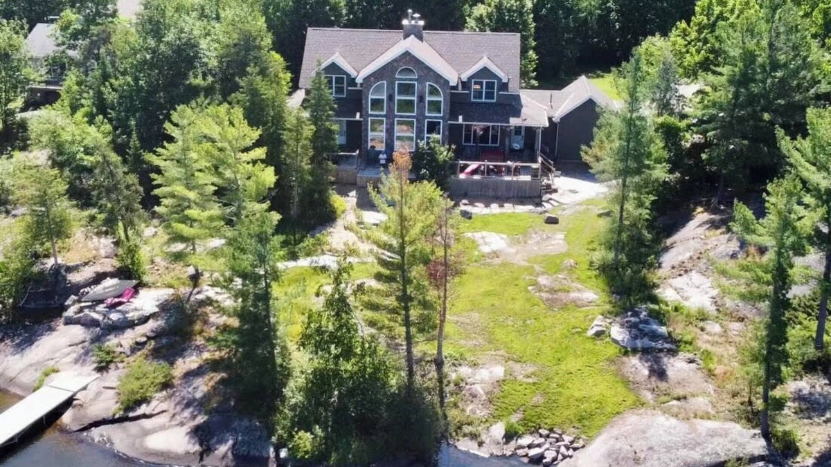 Nipissing House | Spectacular Waterfront Escape: Experience Timber Frame Tranquility