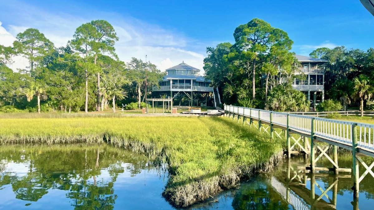 Cedar Key House | Spectacular Waterfront Property at Cloud 9!