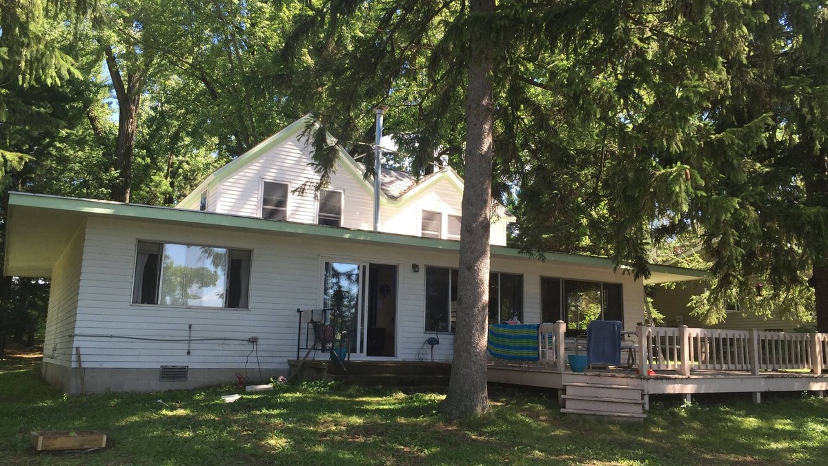 Green Lake Cottage | Spectacular Waterfront Cottage On Beautiful Green Lake. Perfect For Families!