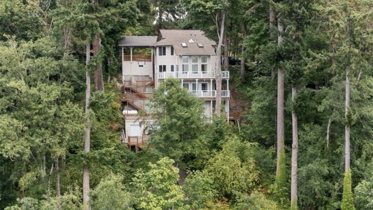 Vashon Island House | Spectacular Waterfront Refuge